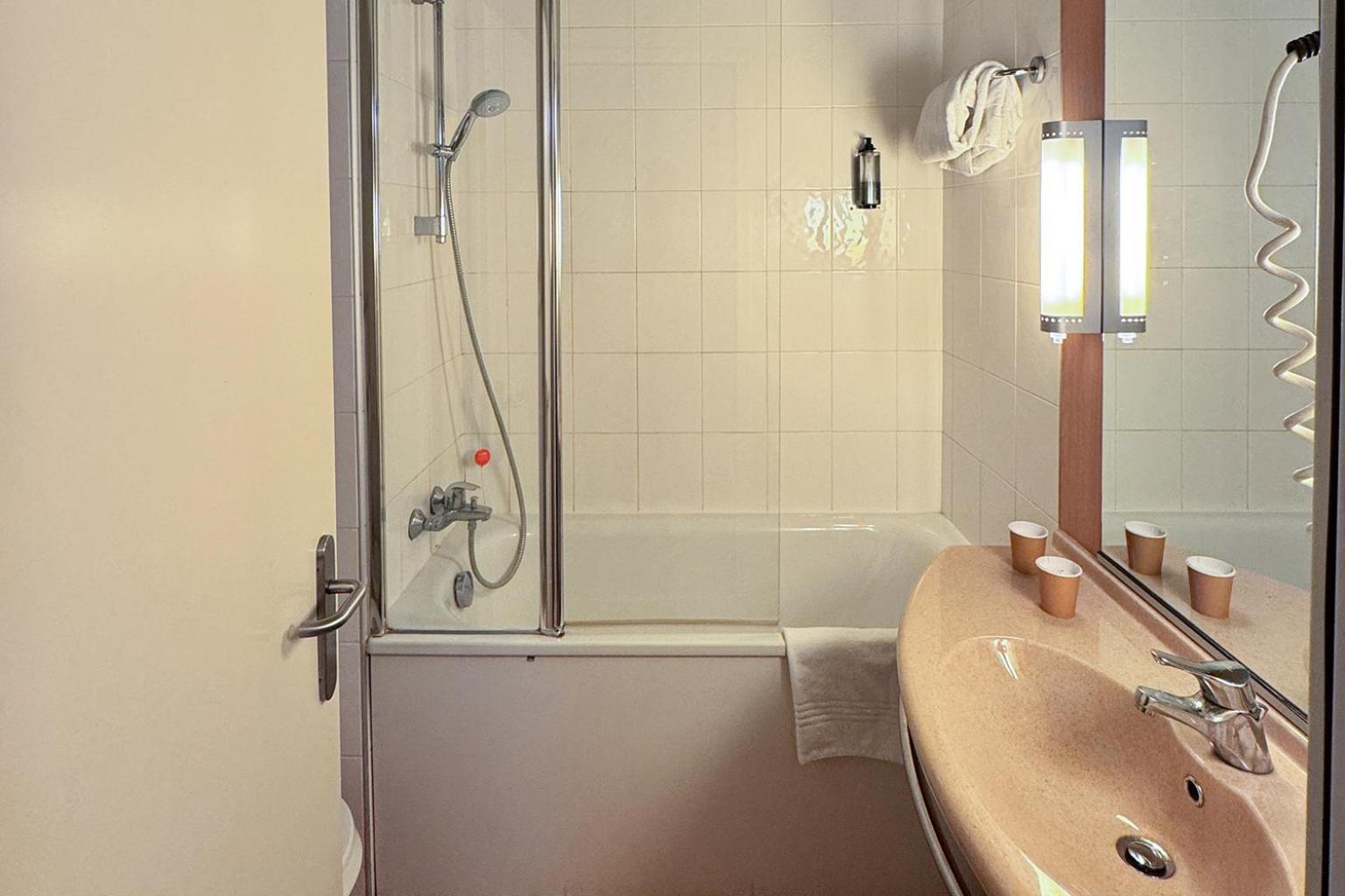 Quarto com 2 Camas de Solteiro